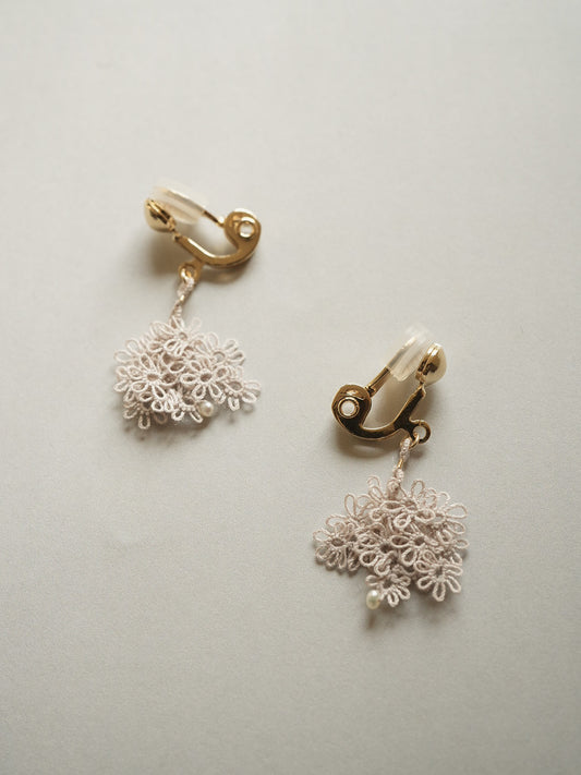 KANOKO_イアリング_ベージュ