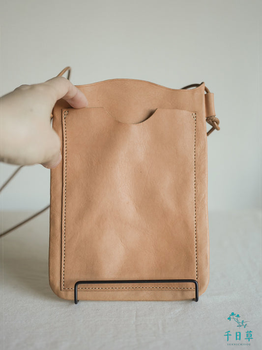千日草別注:杉皮染めのヌメ革ポーチ