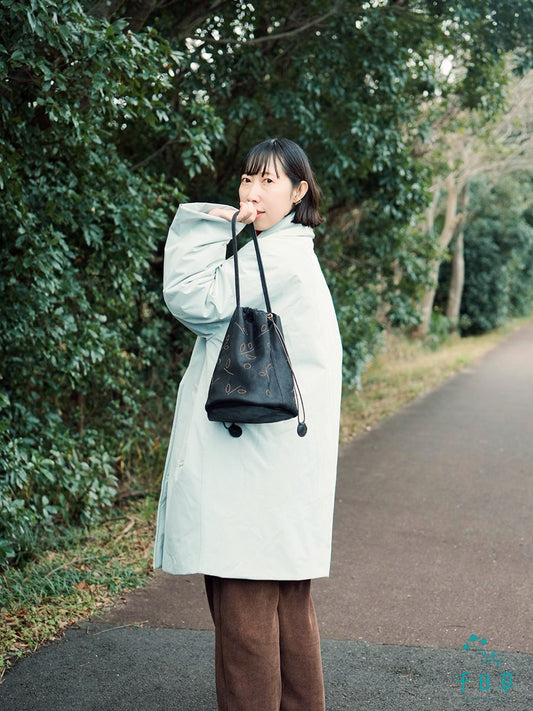 芽吹き　丸底巾着トート　BK