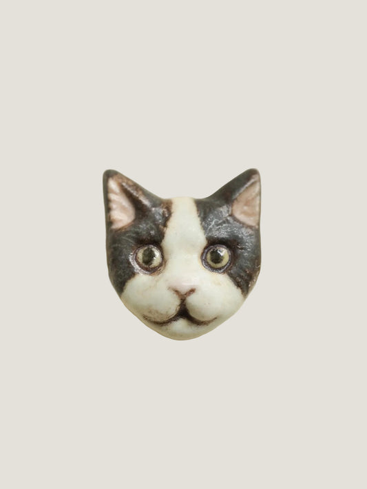 ねこちゃんの指飾り/ハチワレ