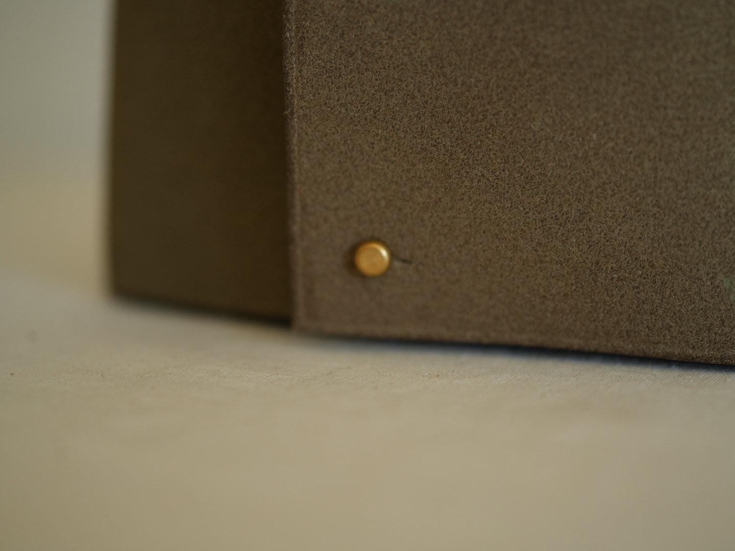 床革のティッシュケース/カーキ