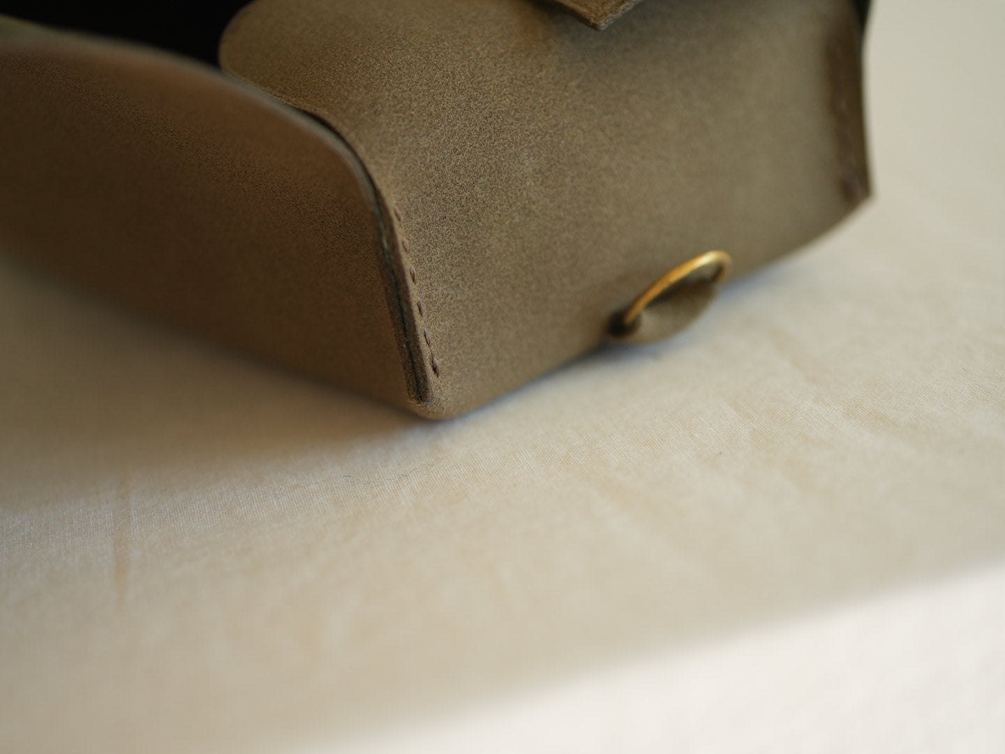 床革のティッシュケース/カーキ