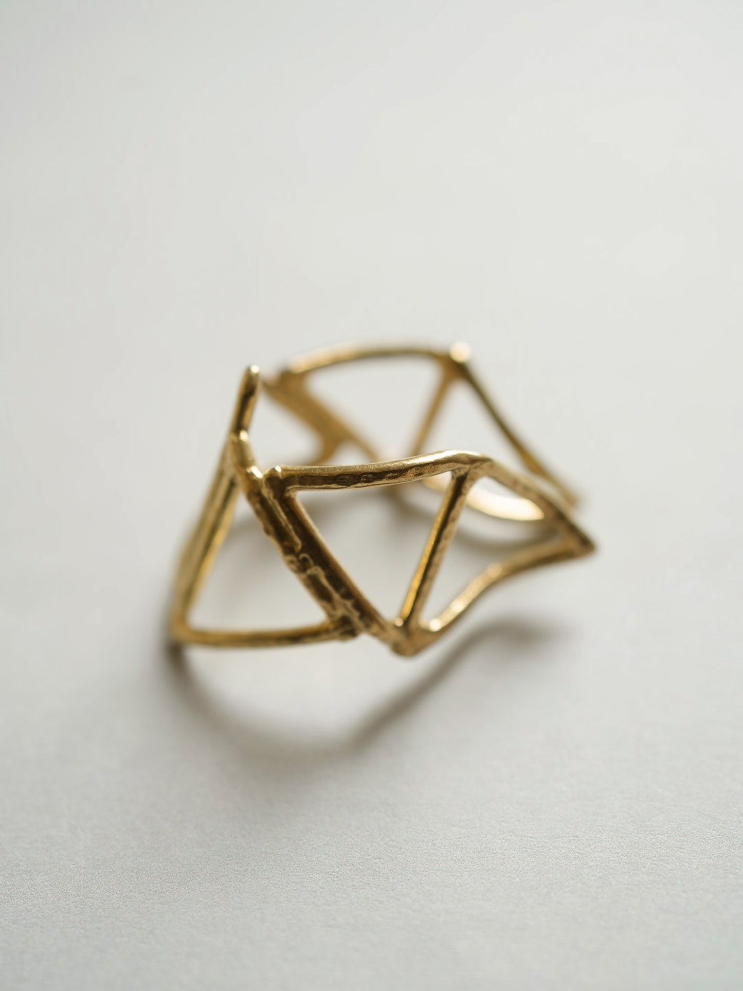 さんかく△のイヤーカフ 真鍮