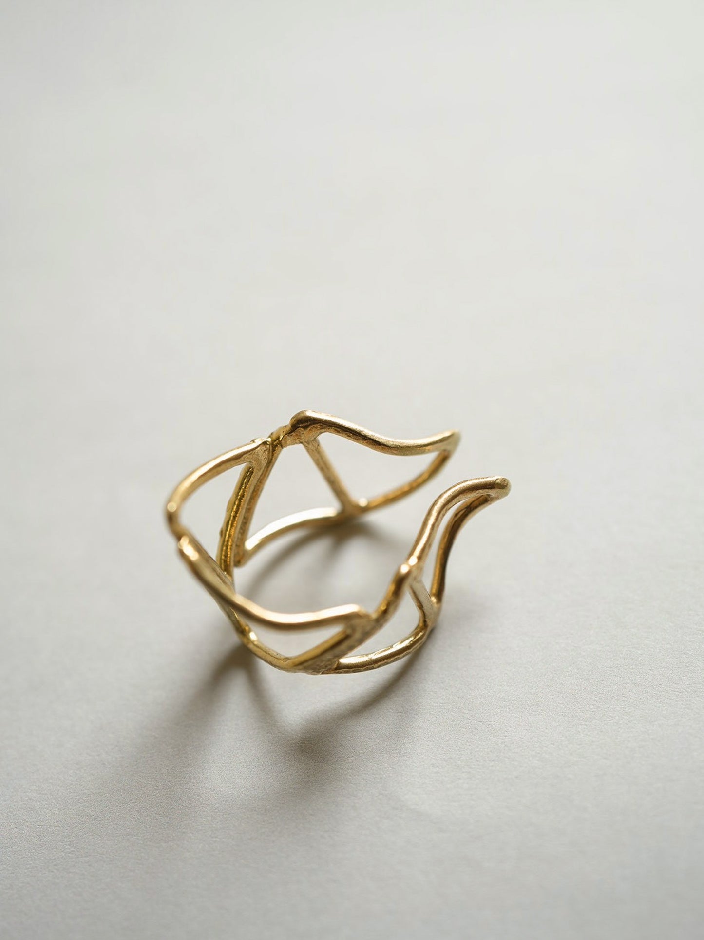 さんかく△のイヤーカフ 真鍮